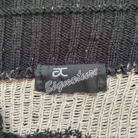 Signature Skull Cardigan - Picture 7 of 8